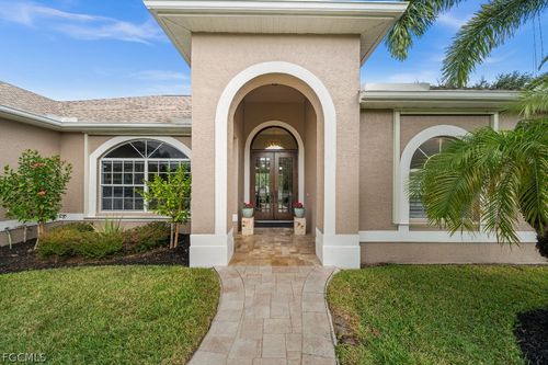 2035 Teagarden Ln, NAPLES, FL, 34110-1095 | Card Image