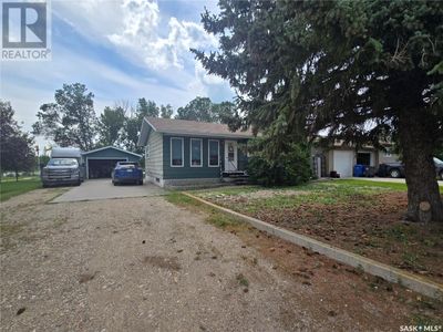 805 Assiniboia Ave, House other with 5 bedrooms, 3 bathrooms and null parking in Stoughton SK | Image 1