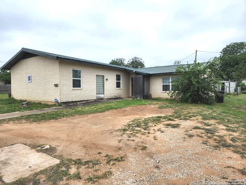 610 N 9th St, Carrizo Springs, TX, 78834-2302 | Card Image