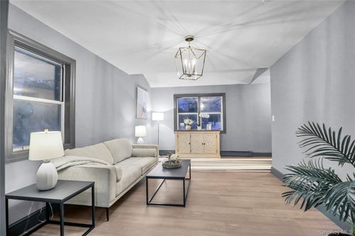 99 Ontario St, Port Jefferson Station, NY, 11776-4348 | Card Image