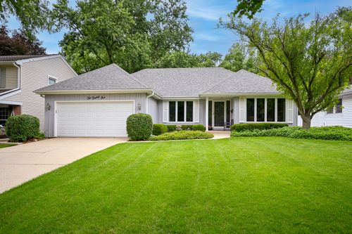 1021 E Hawthorne Blvd, Wheaton, IL, 60187-3742 | Card Image