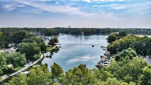 7610 Nw Westside Dr, Weatherby Lake, MO, 64152-1538 | Card Image