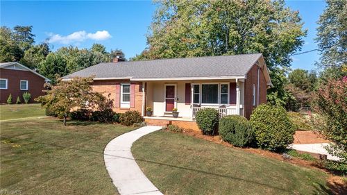 7541 Pine Trails Road, Pfafftown, NC, 27040 | Card Image