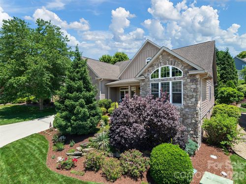 63 Whistlewood Ln, Hendersonville, NC, 28739-8721 | Card Image