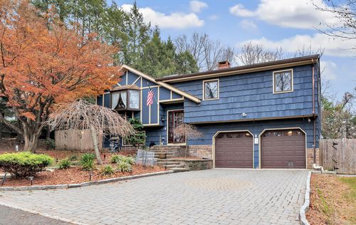 8 Snug Harbor Dr, Danbury, CT, 06811-3155 | Card Image