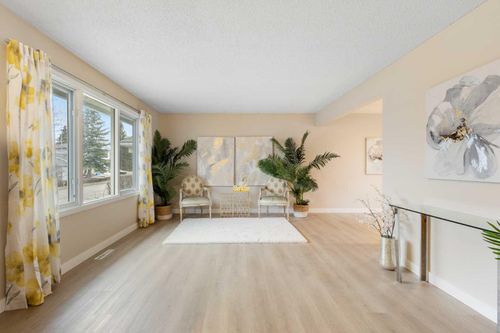 4823 Vanguard Rd Nw, Calgary, AB, T3A0R5 | Card Image