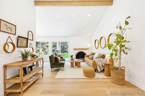 725 Santa Florencia, Solana Beach, CA, 92075-1555 | Card Image