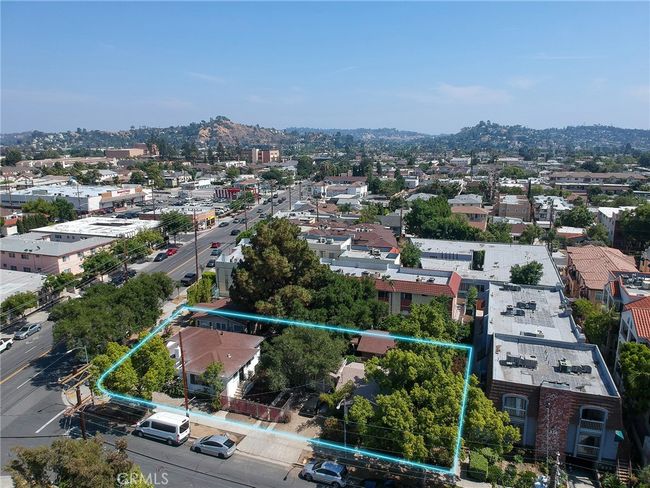 241 N Verdugo, Home with 32 bedrooms, 32 bathrooms and 3 parking in Glendale CA | Image 4