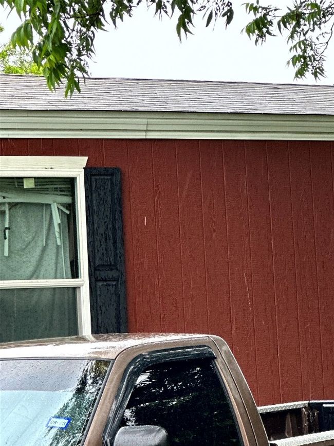 View of exterior details | Image 15
