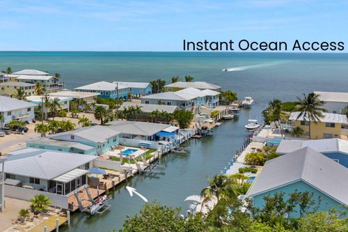 427 89th Street Ocean, Marathon, FL, 33050-3215 | Card Image