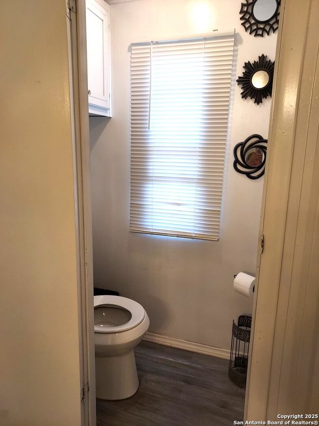 331 Forest Creek Rd, House other with 3 bedrooms, 2 bathrooms and null parking in Devine TX | Image 6
