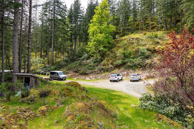 Parking to the left at the top of the driveway | Image 83