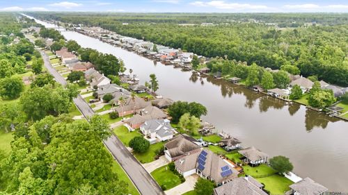 12132 River Highlands Dr, Saint Amant, LA, 70774-5004 | Card Image