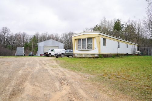 8893 E Sanders Rd, Vestaburg, MI, 48891-9505 | Card Image