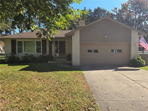 38902 Johnnycake Ridge Rd, Willoughby, OH, 44094-7998 | Card Image