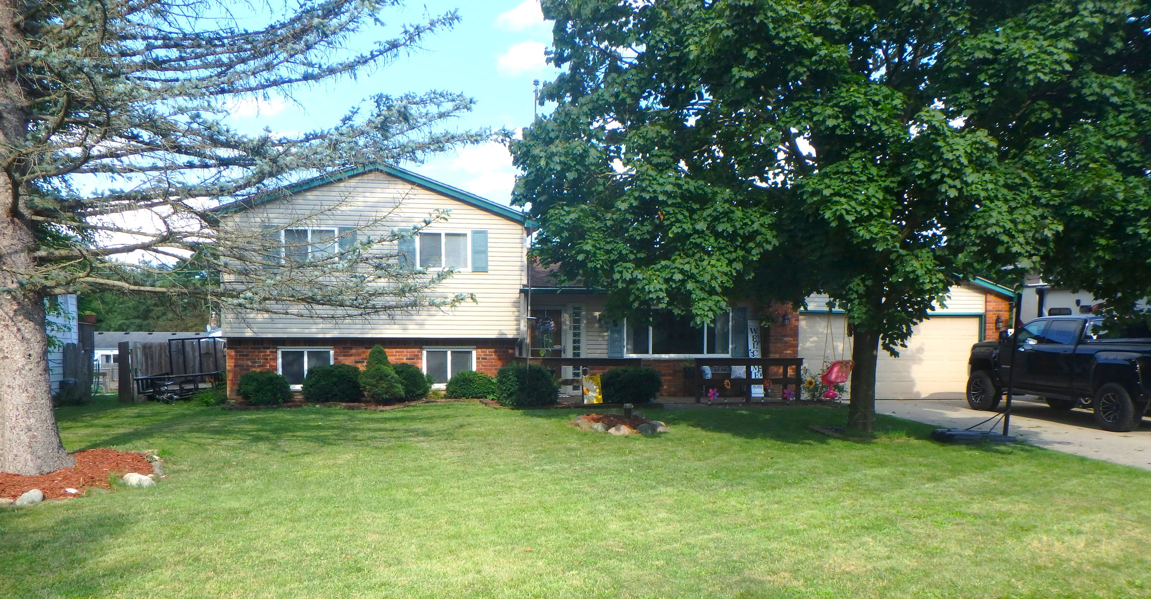 Decca Dr, White Lake, MI 48386