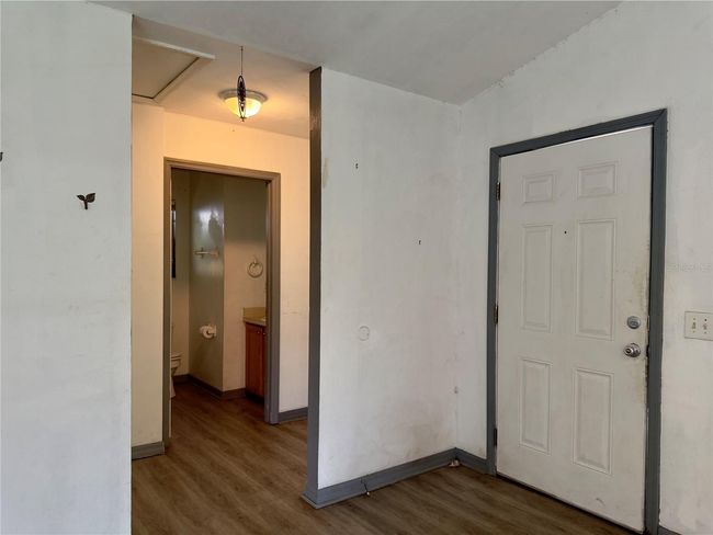 Front Door/Hallway to Bedrooms | Image 28