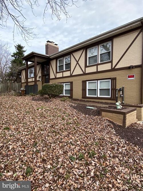 8421 Impalla Dr, MANASSAS, VA, 20110-3806 | Card Image