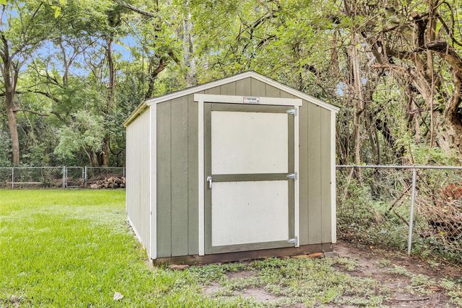 Shed stays with the property. | Image 32