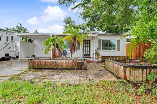 824 67th St S, ST PETERSBURG, FL, 33707-2946 | Card Image