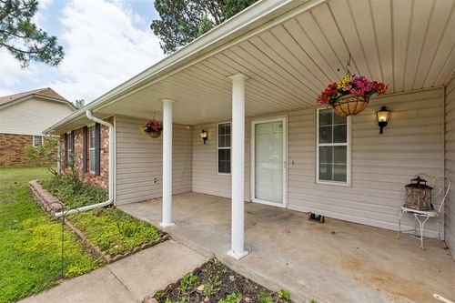 1008 W Washington Cir, Tecumseh, OK, 74873-2614 | Card Image