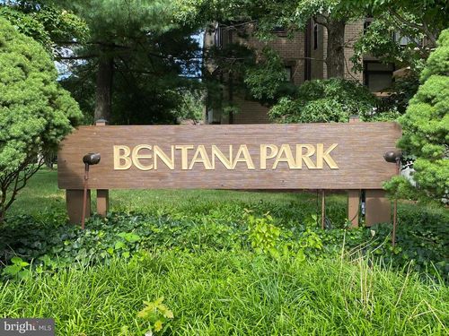 8b301-1631 Parkcrest Cir, RESTON, VA, 20190-4930 | Card Image