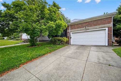 4390 Groveland Rd, University Heights, OH, 44118-3958 | Card Image