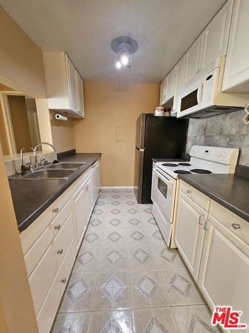 c223-5460 White Oak Avenue, Encino, CA, 91316 | Card Image