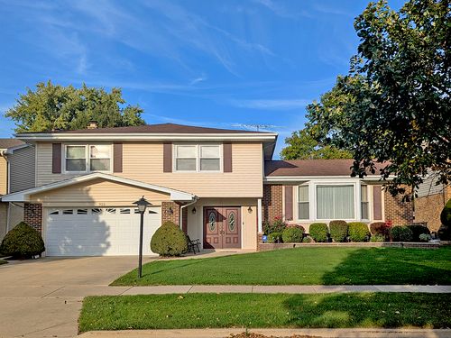 922 E Waverly Dr, Arlington Heights, IL, 60004-2642 | Card Image