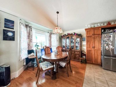 6018 52 Ave, House detached with 5 bedrooms, 2 bathrooms and 2 parking in Stettler AB | Image 3