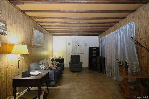 878 County Line Rd, Amityville, NY, 11701-1752 | Card Image