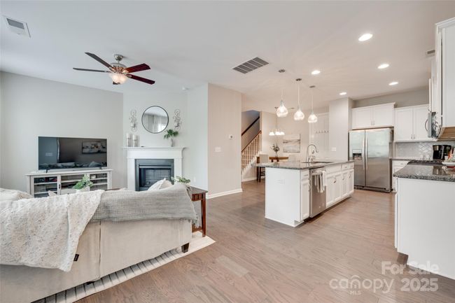 6842 Berewick Commons Pkwy, Townhouse with 3 bedrooms, 3 bathrooms and null parking in Charlotte NC | Image 7