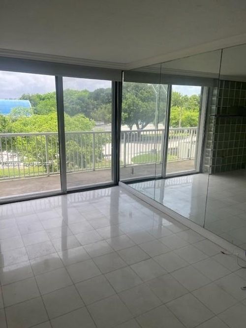 4i-150 Se 25th Rd, Miami, FL, 33129-2403 | Card Image