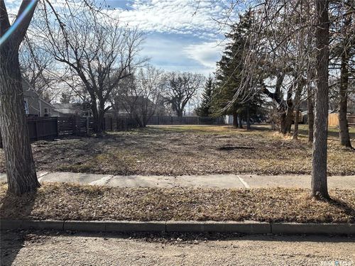 671 101st St, North Battleford, SK, S9A0Y7 | Card Image