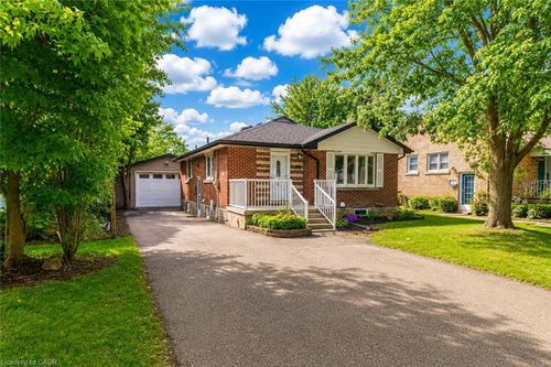 90 Arlington Blvd, Kitchener, ON, N2A2G9 | Card Image