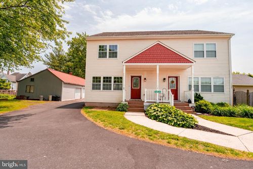 b-1-19 E Broad St, Trumbauersville, PA, 18970 | Card Image