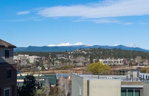 204 Sw Log Ct, Bend, OR, 97702-3929 | Card Image