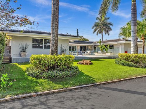 840 S Southlake Dr, Hollywood, FL, 33019-1943 | Card Image