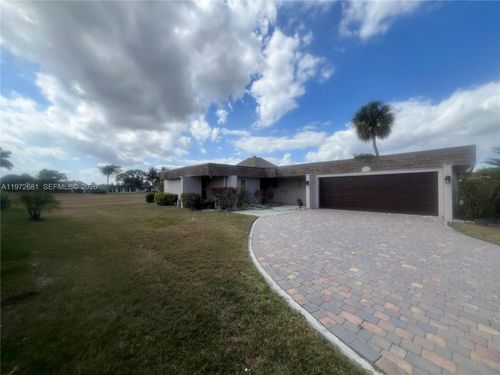 5724 S Bayberry Ln, Tamarac, FL, 33319-3521 | Card Image