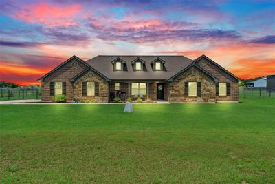 View of front facade featuring a yard | Image 1