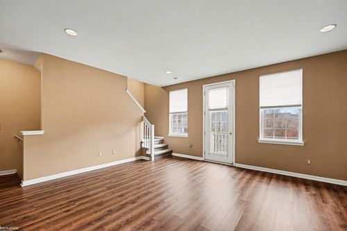 56659 Long Island Dr, Shelby Twp, MI, 48316-5740 | Card Image