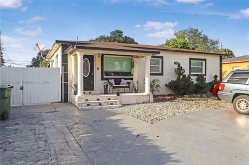 571 E 60th St, Hialeah, FL, 33013 | Card Image