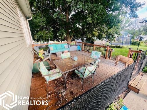 309 W Walnut St, Sigourney, IA, 52591-1133 | Card Image