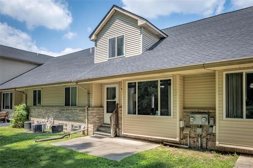 5568 Seabreeze Ln, Sterling Heights, MI, 48310-7453 | Card Image