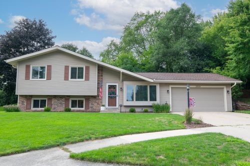 2909 Berkshire Ct, Waukesha, WI, 53188-1329 | Card Image