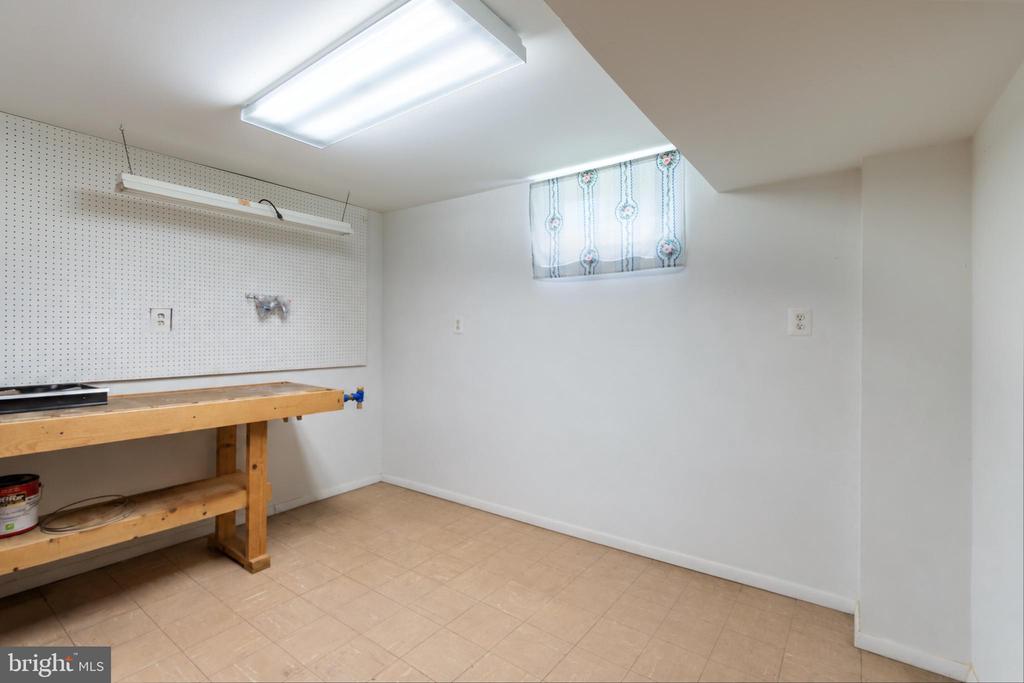 Residential in COLLEGE PARK 2