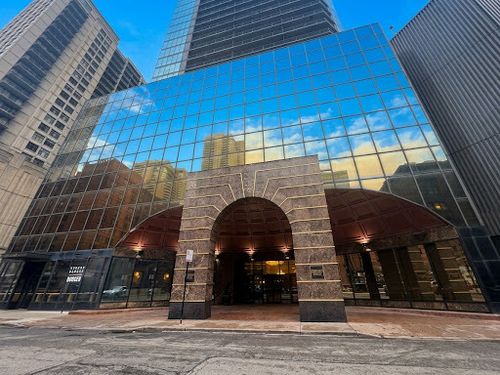 1111-10 E Ontario St, Chicago, IL, 60611-4759 | Card Image
