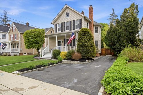 26 Chestnut St, Glen Cove, NY, 11542-1916 | Card Image