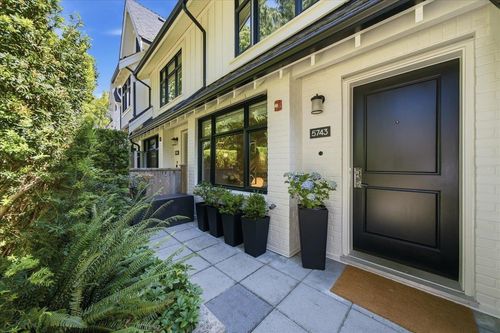 5743 St George Street, Vancouver, BC, V5W2Y4 | Card Image