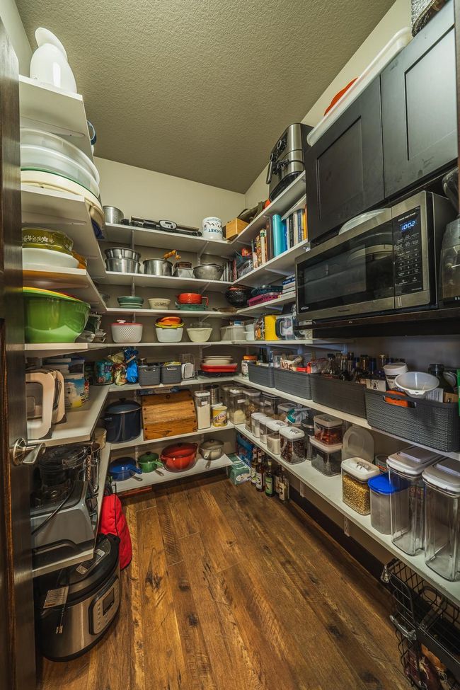 Walk in Pantry | Image 10